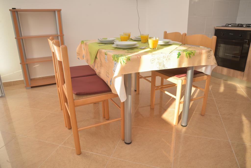 Apartments Lavanda 투라니 외부 사진