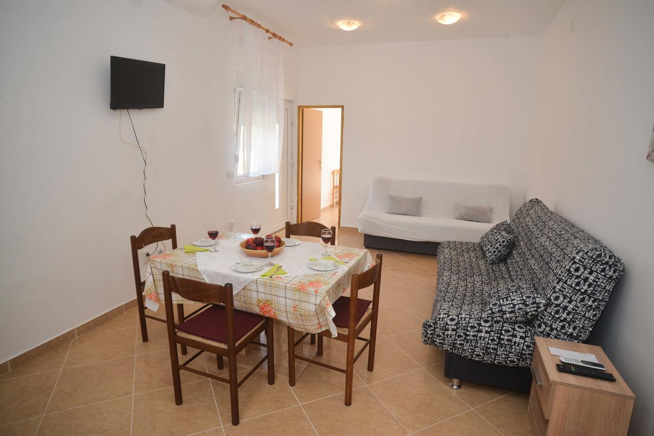 Apartments Lavanda 투라니 외부 사진