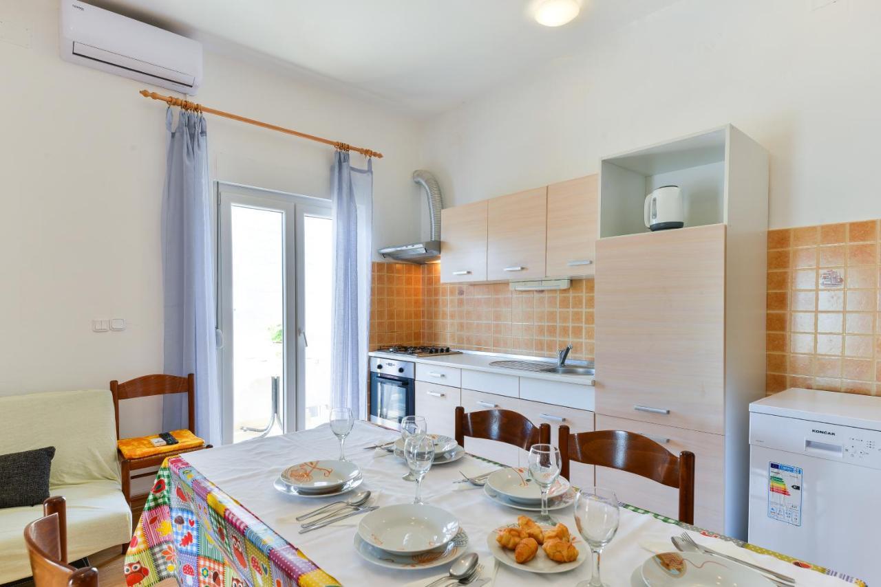 Apartments Lavanda 투라니 외부 사진