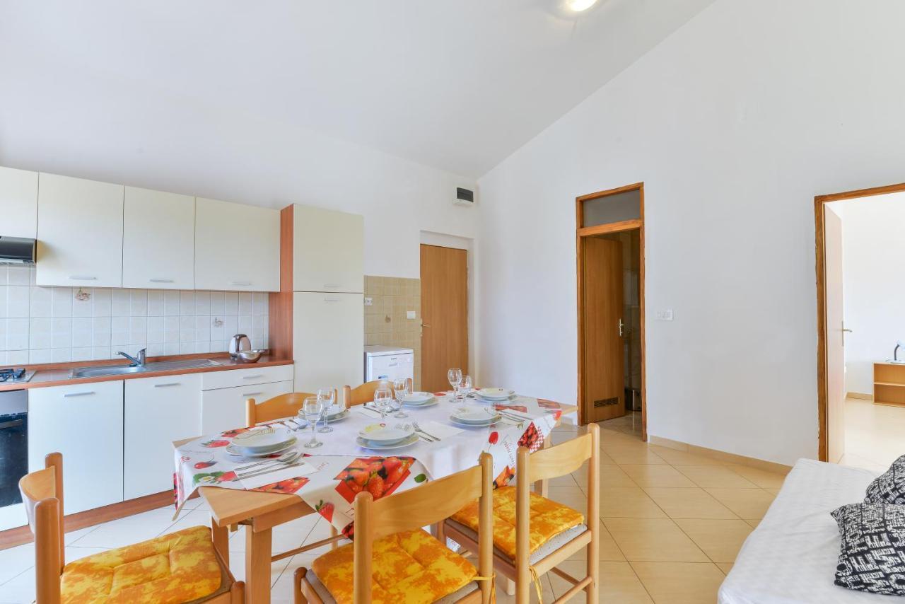 Apartments Lavanda 투라니 외부 사진