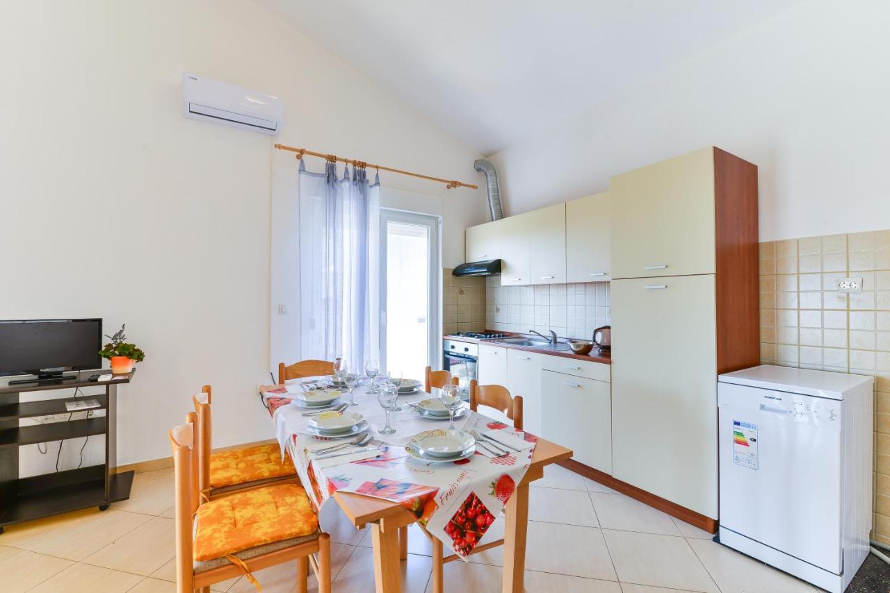 Apartments Lavanda 투라니 외부 사진