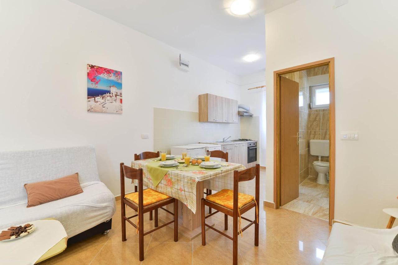 Apartments Lavanda 투라니 외부 사진