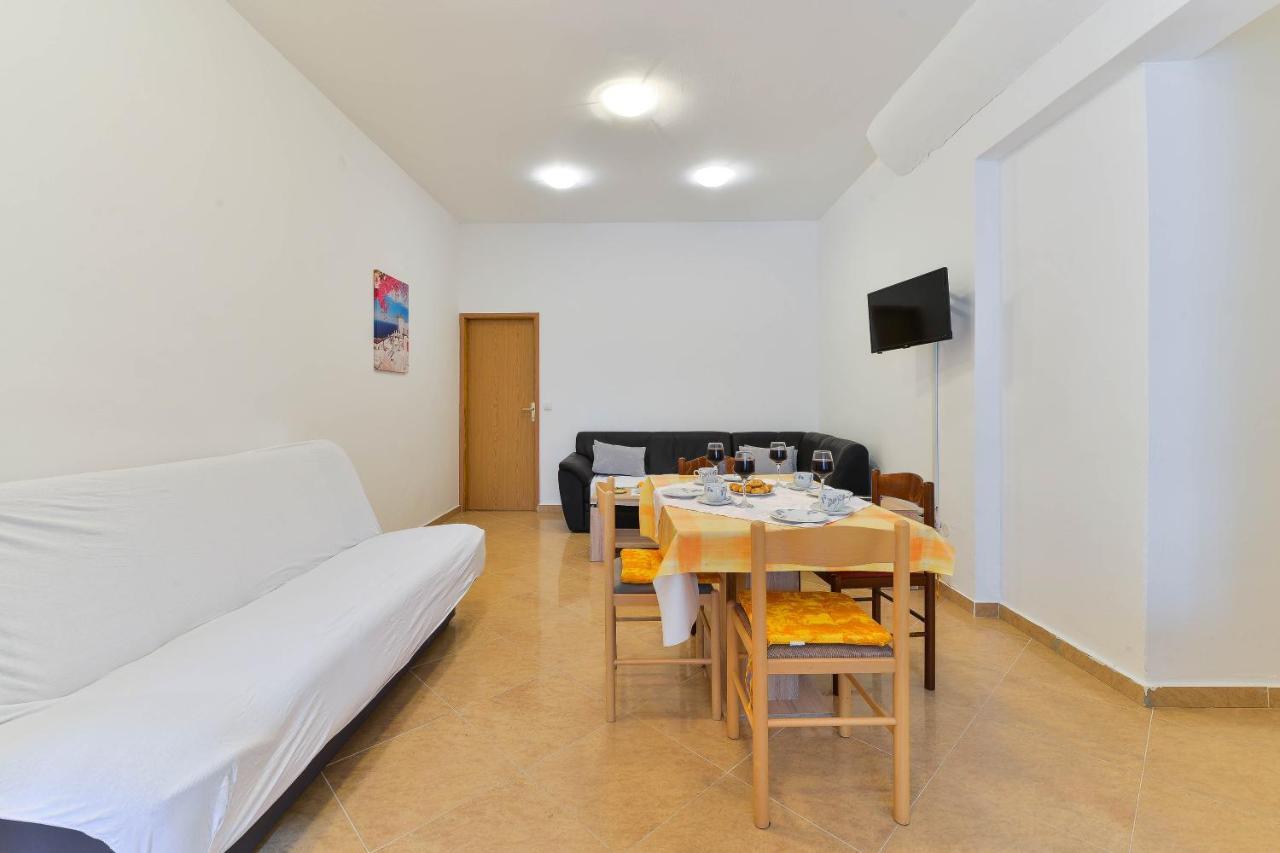 Apartments Lavanda 투라니 외부 사진